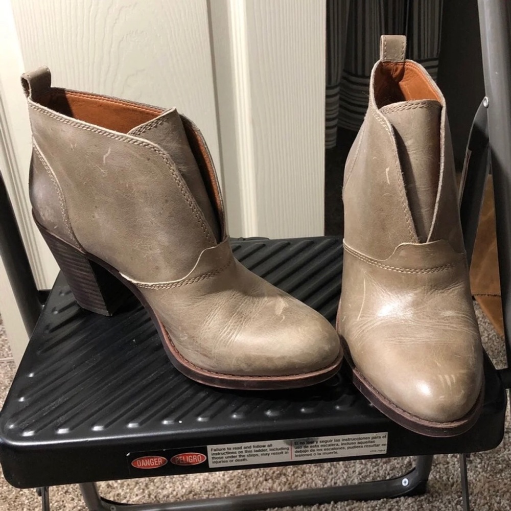 NWT Lucky brand Rustic Booties in size 8